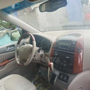 Toyota Sienna 2005 Gold