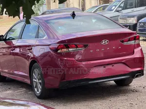Hyundai Sonata SE 2018 Red
