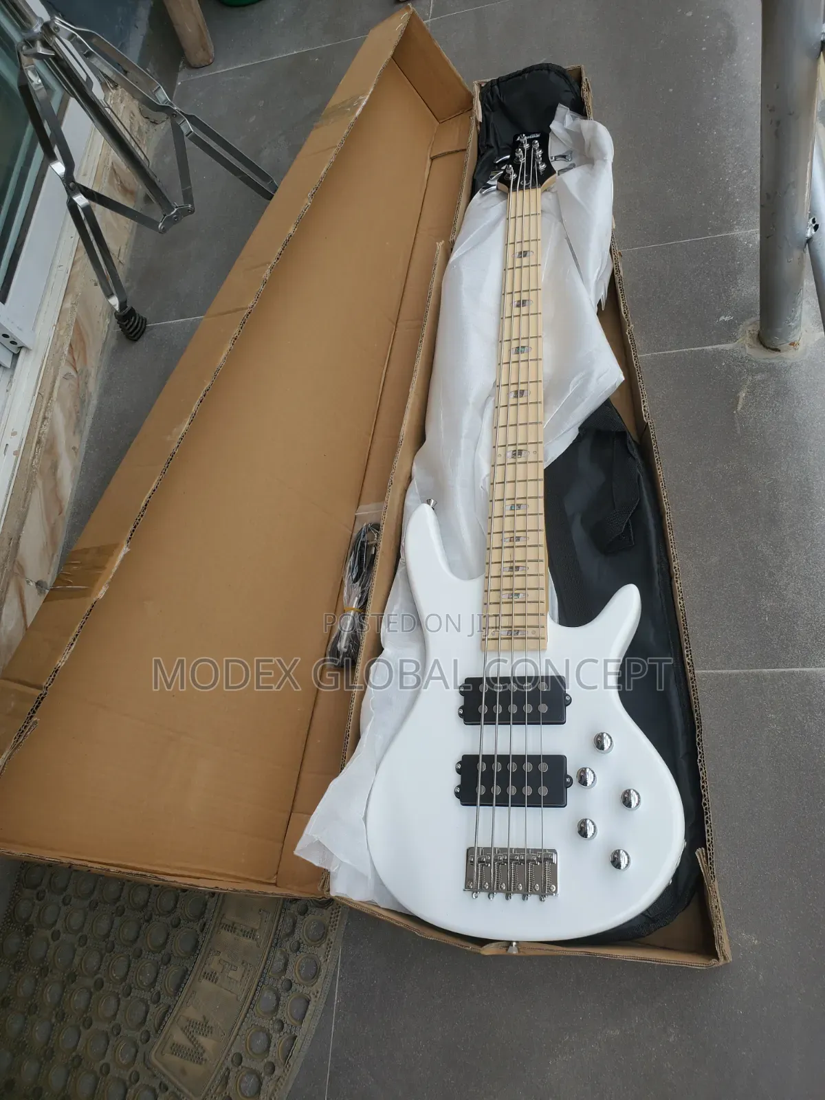 Ibanez 5 Strings Active Bass Guitar