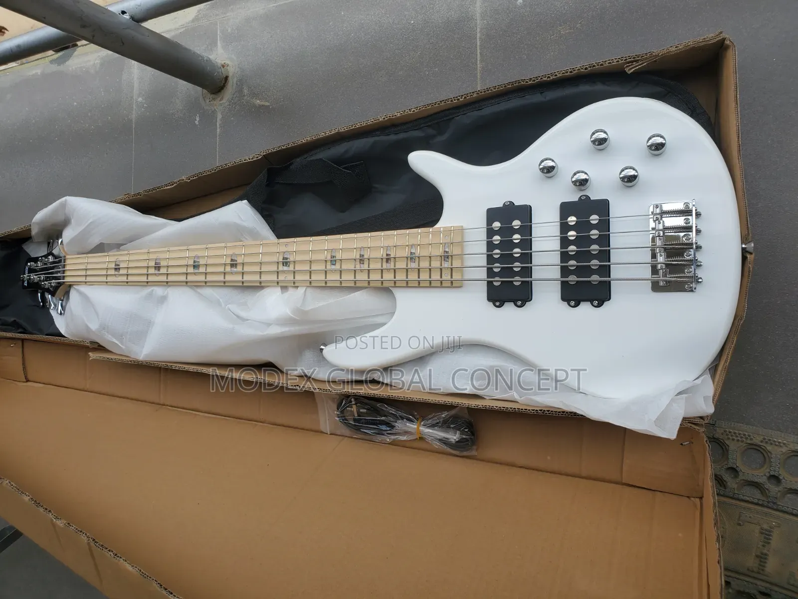 Ibanez 5 Strings Active Bass Guitar