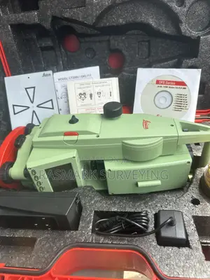 LEICA TCR702 2” With Complete Accessories (Like New)