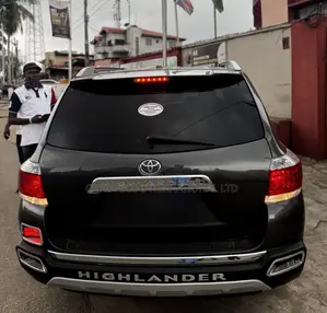 Toyota Highlander LE Plus 4dr SUV (3.5L 6cyl 6A) 2014 Black