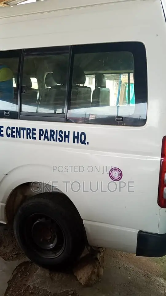 Toyota HiAce 2009 White