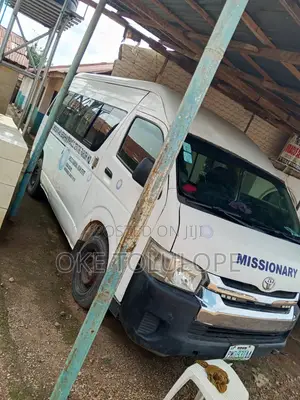 Toyota HiAce 2009 White