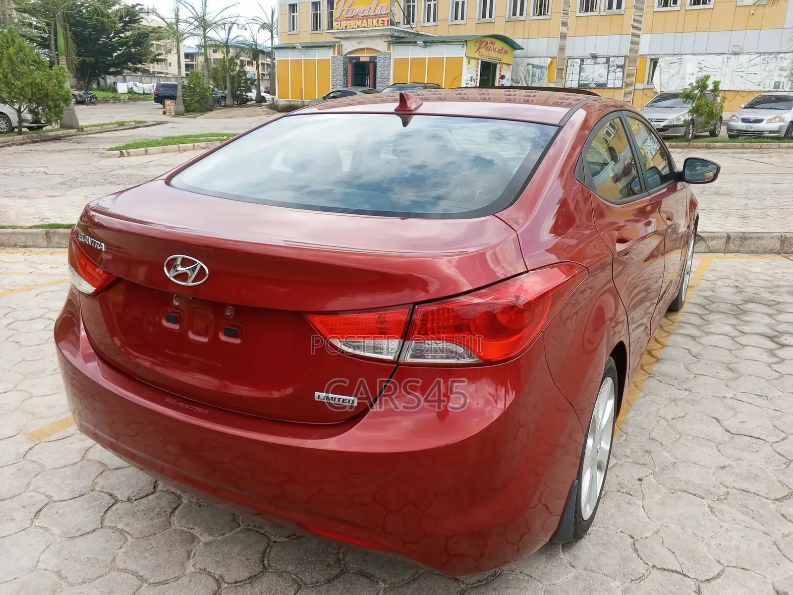 Hyundai Elantra 2012 Red