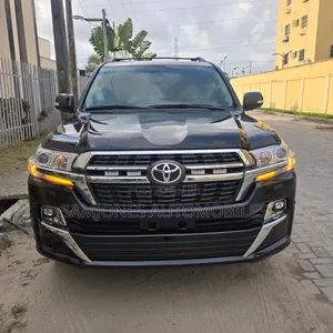 Toyota Land Cruiser 5.7 V8 2015 Black