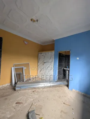 6bdrm House in Apasak Estate, Uyo for sale