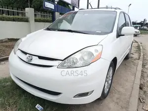 Toyota Sienna 2009 White