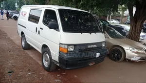 Toyota HiAce 2005 White