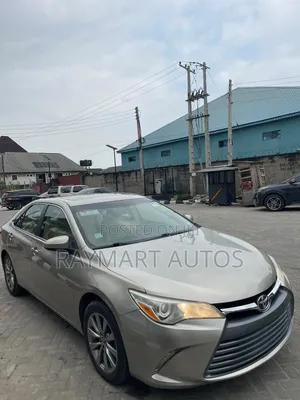 Toyota Camry 2016 Gold