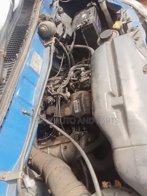 Toyota HiAce 2000 Blue
