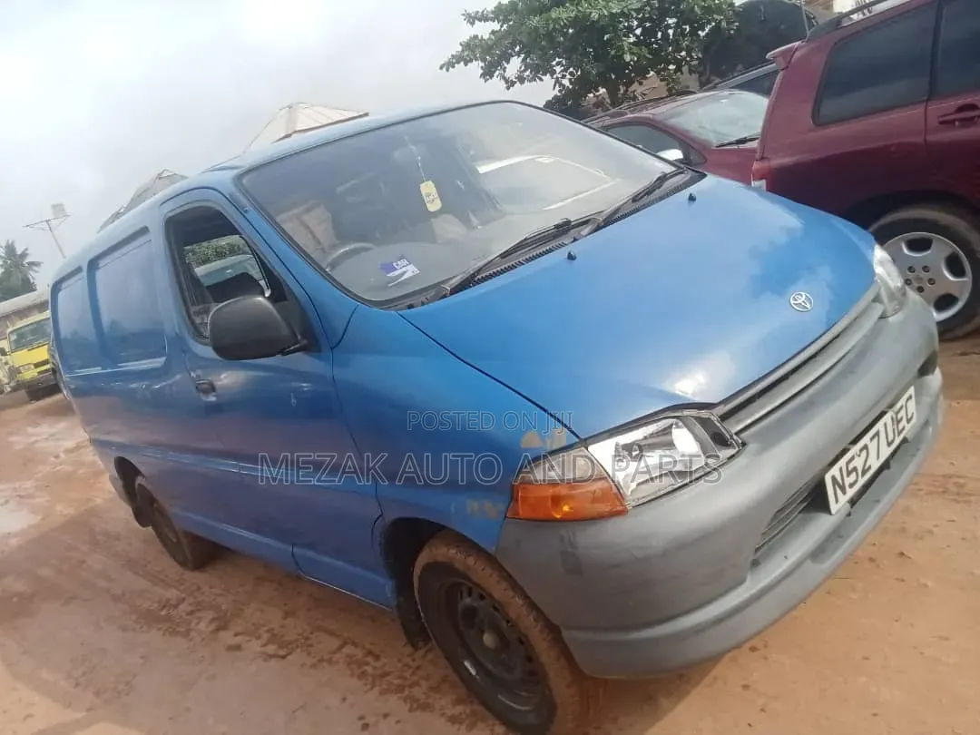Toyota HiAce 2000 Blue
