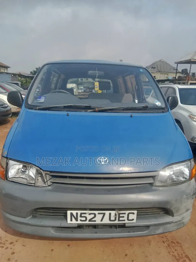 Toyota HiAce 2000 Blue
