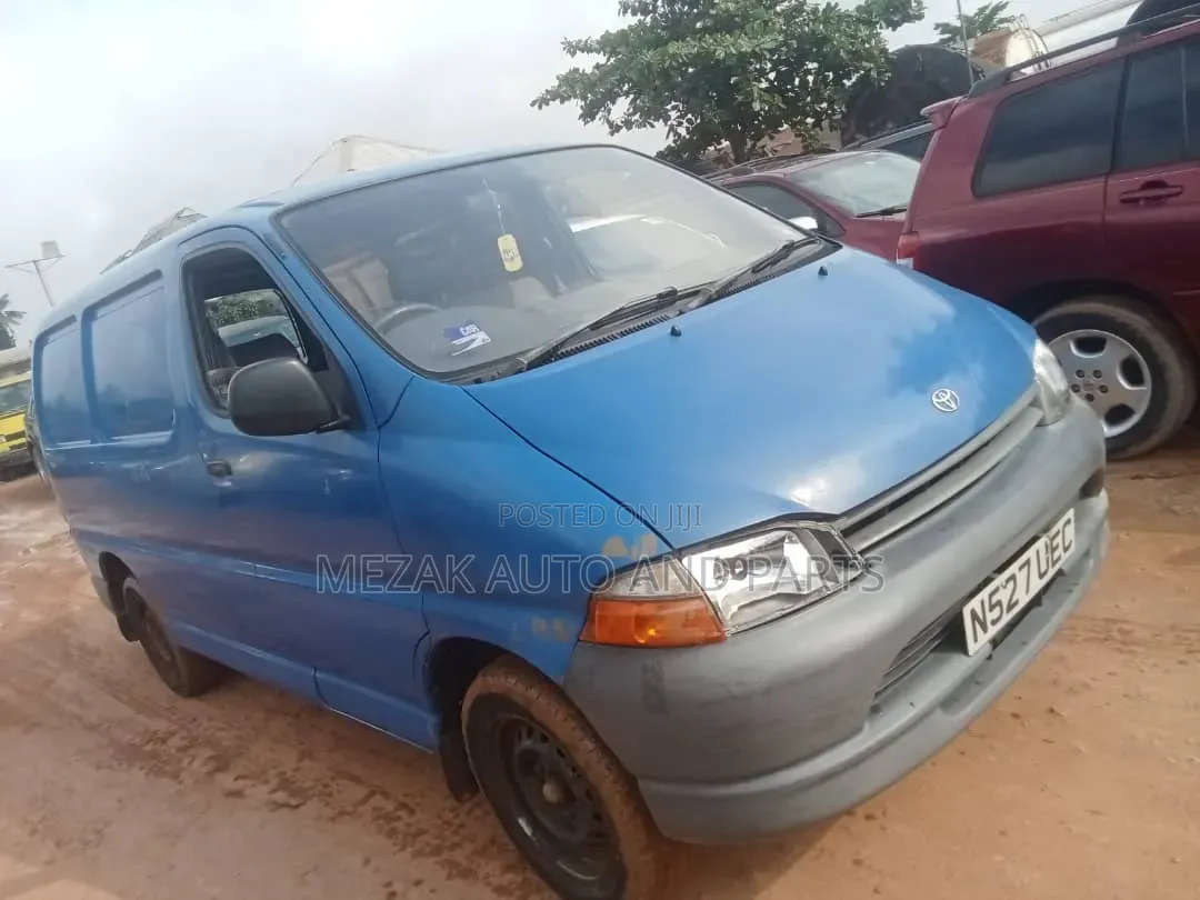 Toyota HiAce 2000 Blue