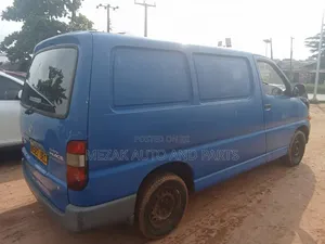 Toyota HiAce 2000 Blue