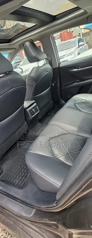 Toyota Camry XLE FWD (2.5L 4cyl 8AM) 2018 Gray