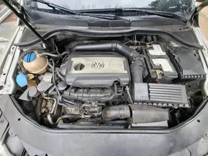 Volkswagen Passat 2010 Gray