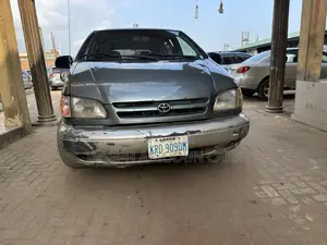 Toyota Sienna XLE & 1 hatch 2000 Blue