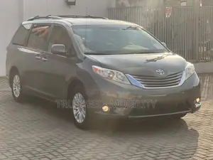 Toyota Sienna XLE AWD 7-Passenger 2013 Gray