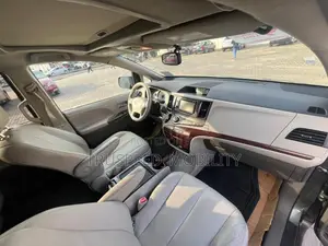 Toyota Sienna XLE AWD 7-Passenger 2013 Gray
