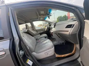 Toyota Sienna XLE AWD 7-Passenger 2013 Gray