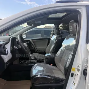 Toyota RAV4 Platinum AWD (2.5L 4cyl 6A) 2017 White