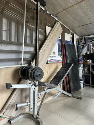 Trojan Lat Pulldown Machine With Adjustable Seat
