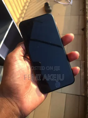 Apple iPhone SE (2020) 64 GB Black