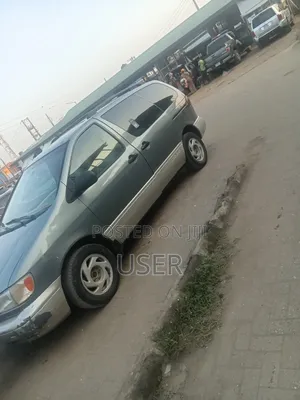 Toyota Sienna 2000 Green