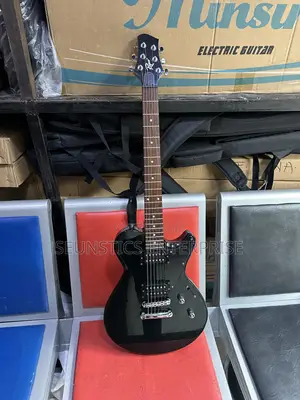 Quality Rogue Les Paul Style Guitar