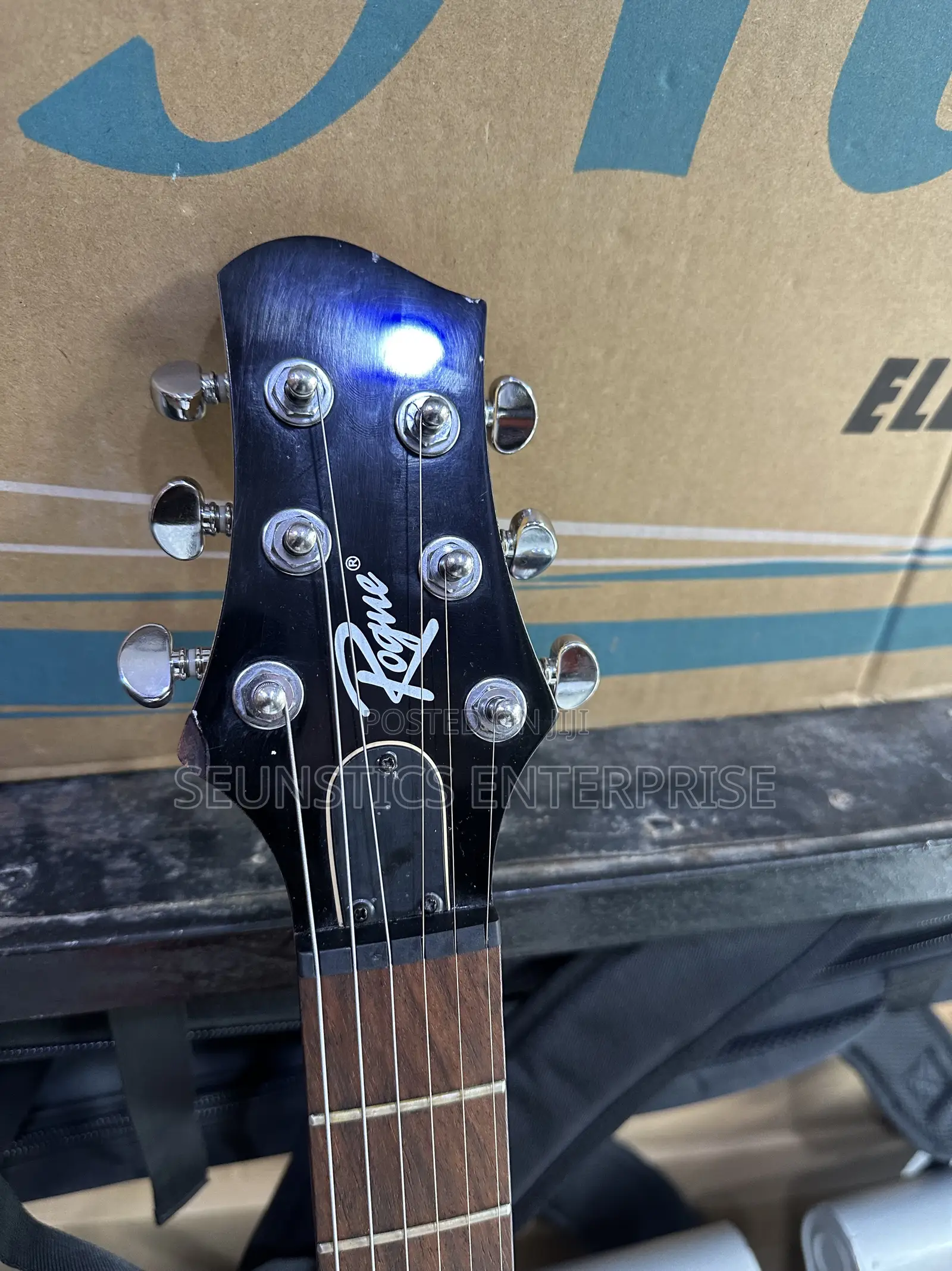 Quality Rogue Les Paul Style Guitar