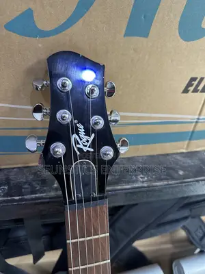 Quality Rogue Les Paul Style Guitar