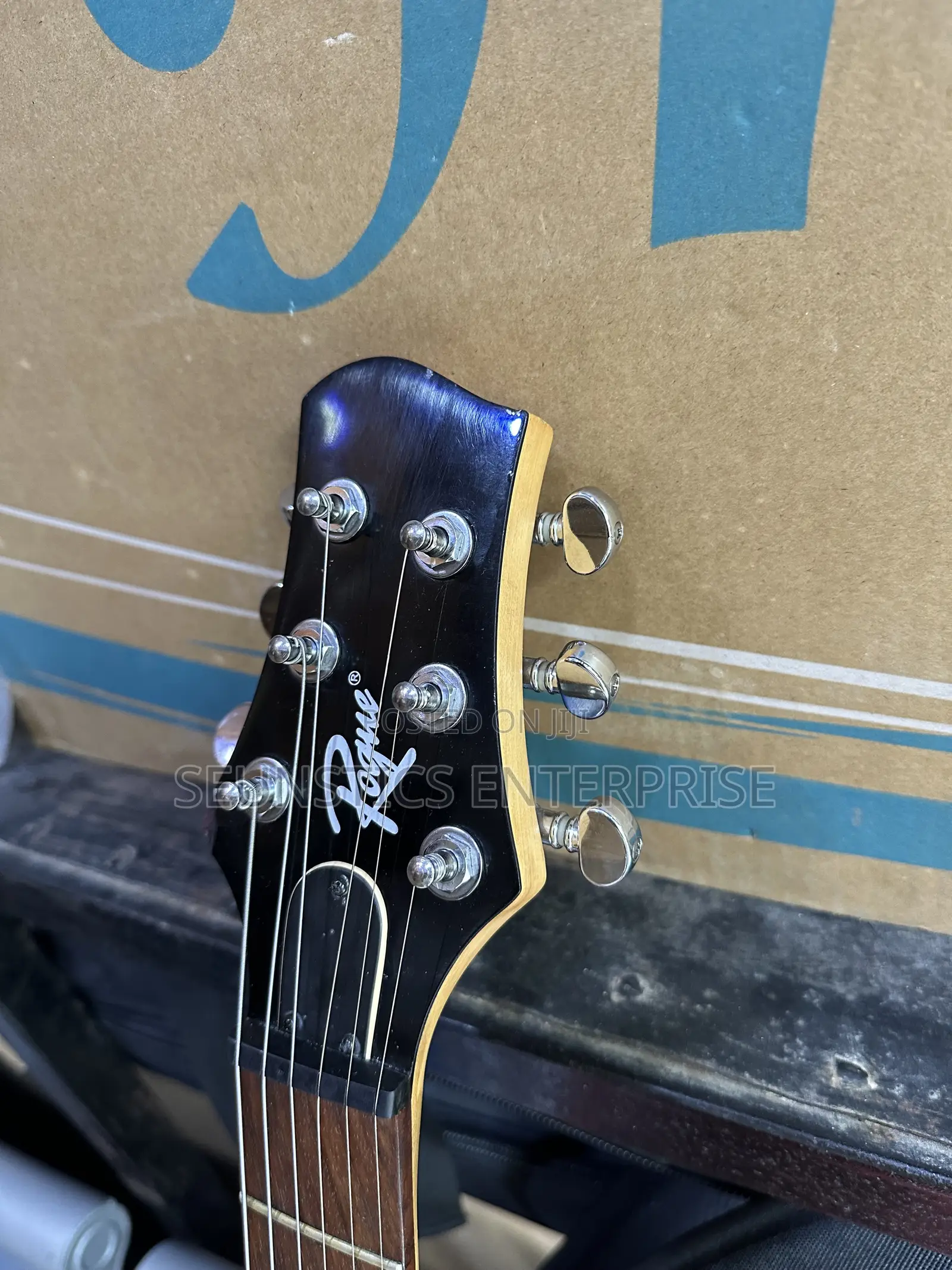 Quality Rogue Les Paul Style Guitar