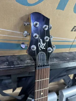 Quality Rogue Les Paul Style Guitar