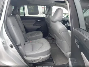 Toyota Highlander XLE 2021 Gray