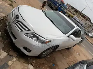 Toyota Camry XLE 4dr Sedan (2.5L 4cyl 6A) 2011 White