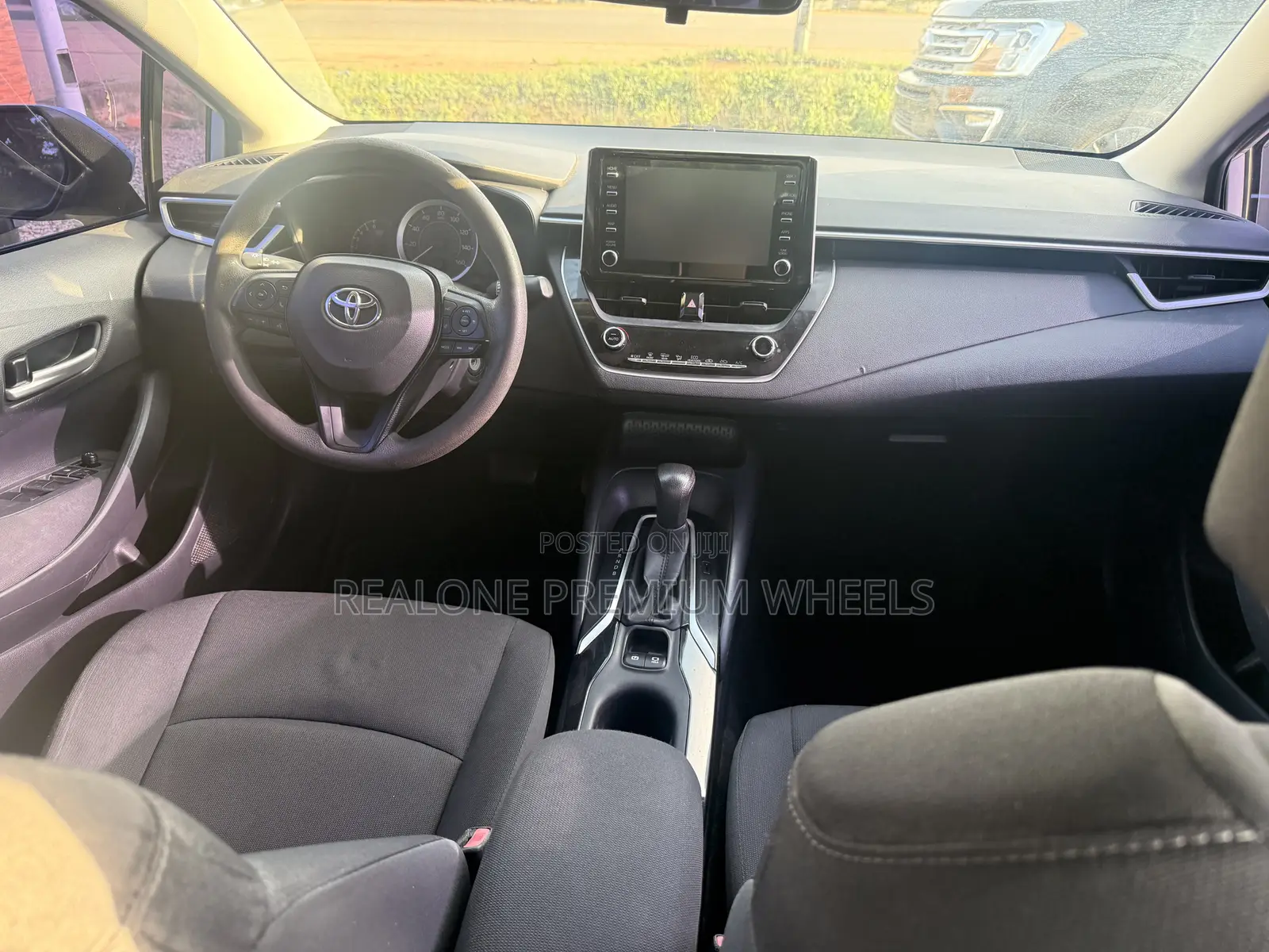 Toyota Corolla LE 2020 White