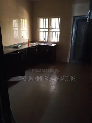 3bdrm House in Off Lekki-Epe Expressway for rent