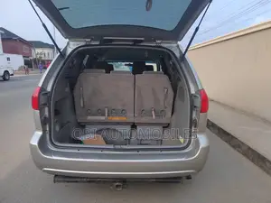 Toyota Sienna 2010 Silver