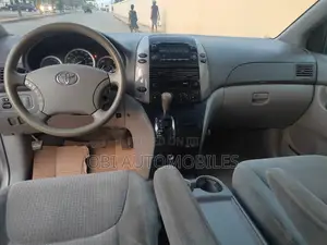 Toyota Sienna 2010 Silver
