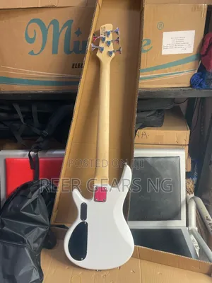 Fender 5 Strings Active Bass Guitar White