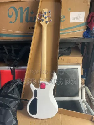 Fender 5 Strings Active Bass Guitar White