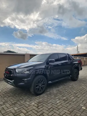 Toyota Hilux 2024 Black