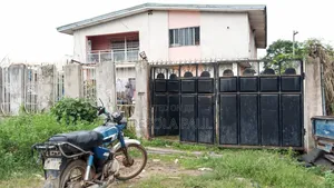3bdrm Block of Flats in Along Ikirun/Osogbo for sale