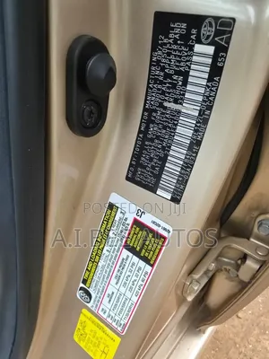 Toyota Corolla LE 4dr Sedan (1.8L 4cyl 4A) 2013 Gold