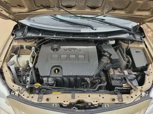 Toyota Corolla LE 4dr Sedan (1.8L 4cyl 4A) 2013 Gold