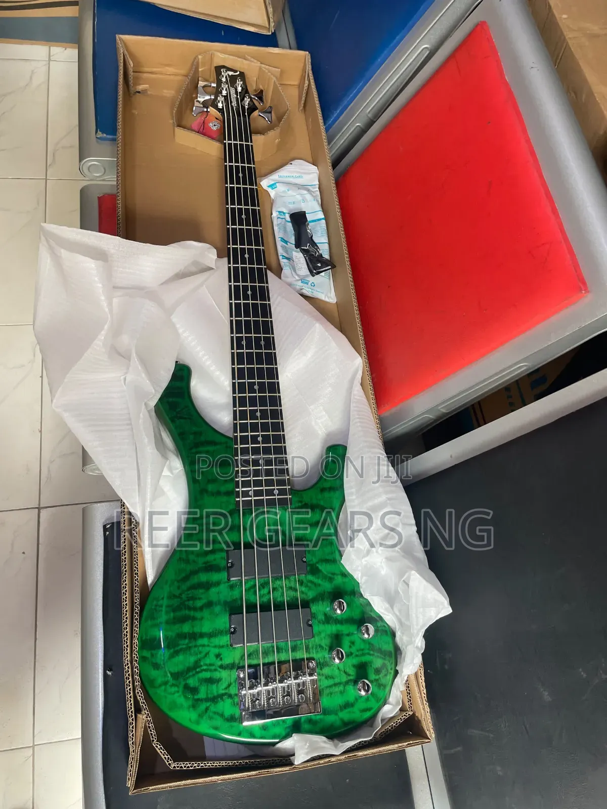 DB-120 Bullfighter Bass Guitar 5 Strings Active