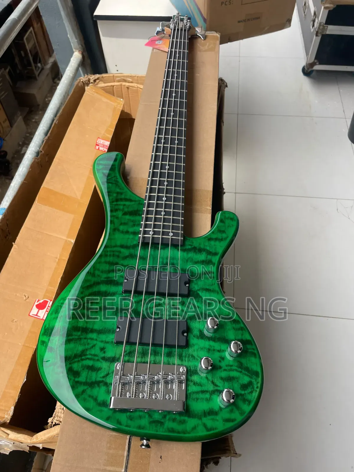 DB-120 Bullfighter Bass Guitar 5 Strings Active