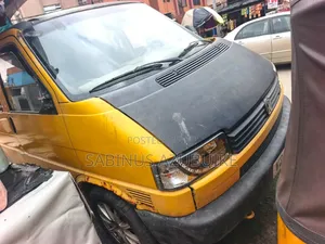 Volkswagen Transporter 2004 Yellow