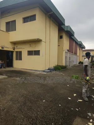 5bdrm Block of Flats in Akora, Adeniyi Jones for rent